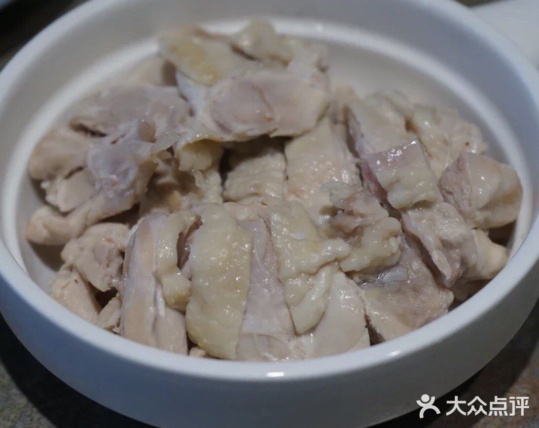 简单入门级的一道菜品快手姜葱蒸鸡