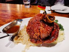 德式烤猪肘-1886德国汽车餐厅(外滩十六铺码头店)