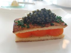 有机蛋黄吐司鱼子酱和香草-Jean Georges