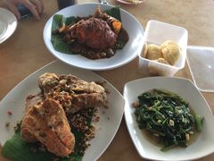-大树下海鲜饭店