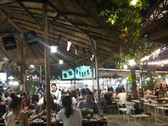 餐具摆设-芭提雅Amporn Seafood自助餐厅