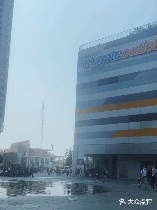东荟城名店仓图片