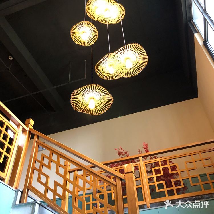 朋友在安亭添新居，大伙来此看房，到饭点了便来此就餐