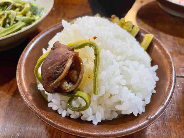 一家略被高估的店主要是被挑爷推荐了菜品上鸭肠和