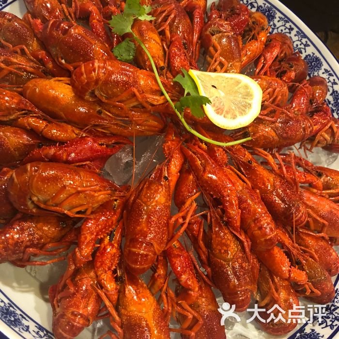 石头的小酒馆龙虾烧烤宵夜