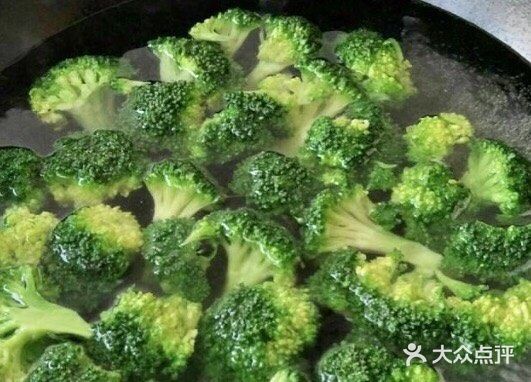 健康的西兰花炒虾球
