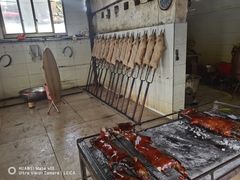 -黄记四更烤乳猪店