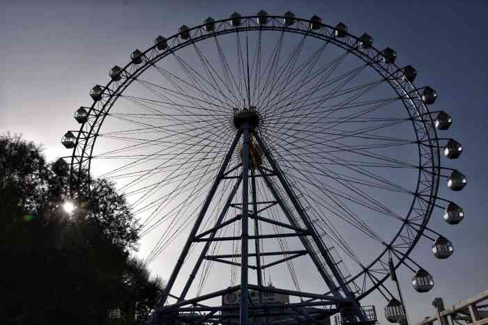 喀什摩天轮-"远远的合照了一张就是普通的摩天轮啊[呲.