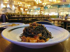 墨鱼面伴虾和卡拉布利亚肉肠番茄汁-FISH&POTATO Cō(地中海美食 万象城店)