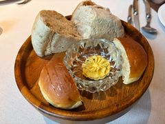 餐前面包佐自制黑松露黄油-WILLIAM 威廉姆牛排馆(衡山路店)