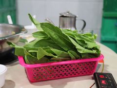 油麦菜-美兰春记食店·龙舌坡红烧牛肉