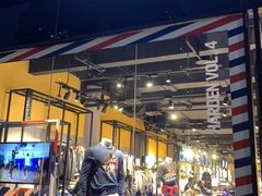 -阿迪达斯(百联徐汇商业广场运动旗舰店)