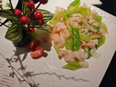 西芹百合炒虾球-三生三味密宗川菜·江景餐厅(来福士店)
