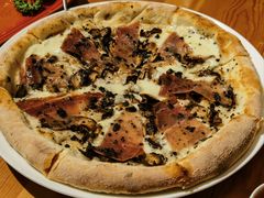 松露酱蘑菇帕尔马火腿披萨-TIAGO HOME KITCHEN(王府中环店)
