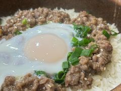 窝蛋牛肉饼煲仔饭-红星光发煲仔饭(大石街店)