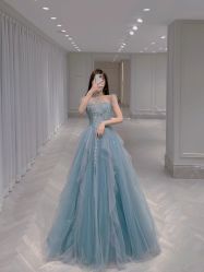 -月月婚纱礼服仓储店(王府井店)