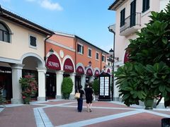 -佛罗伦萨小镇广佛名品奥特莱斯(疏港路店)