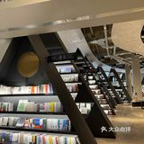 设计感很强的网红书店📖很容易出片📷