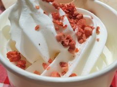 草莓酸奶冰淇淋-西贝(上海我格广场店)