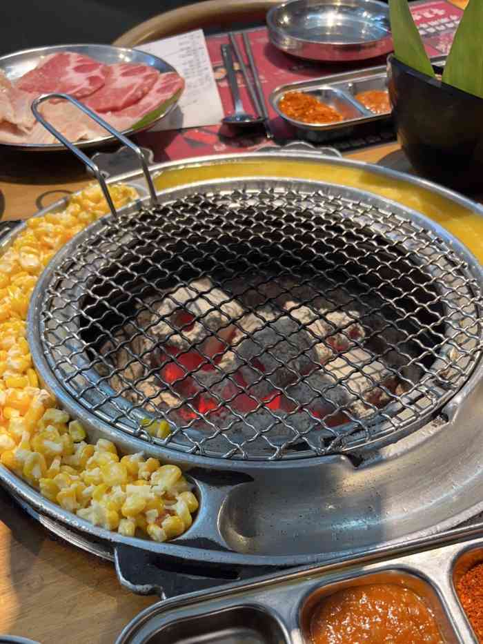 青瓦炭韩潮烤肉(花园道店)-"太慢.4点去的,晚上8点才吃上.东西还好.