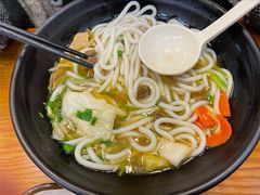 特色酸菜鱼粉-鑫花溪牛肉米粉(凤凰街创始总店)