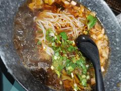 酸豆角素米线-八月美食小馆(银泰城总店)