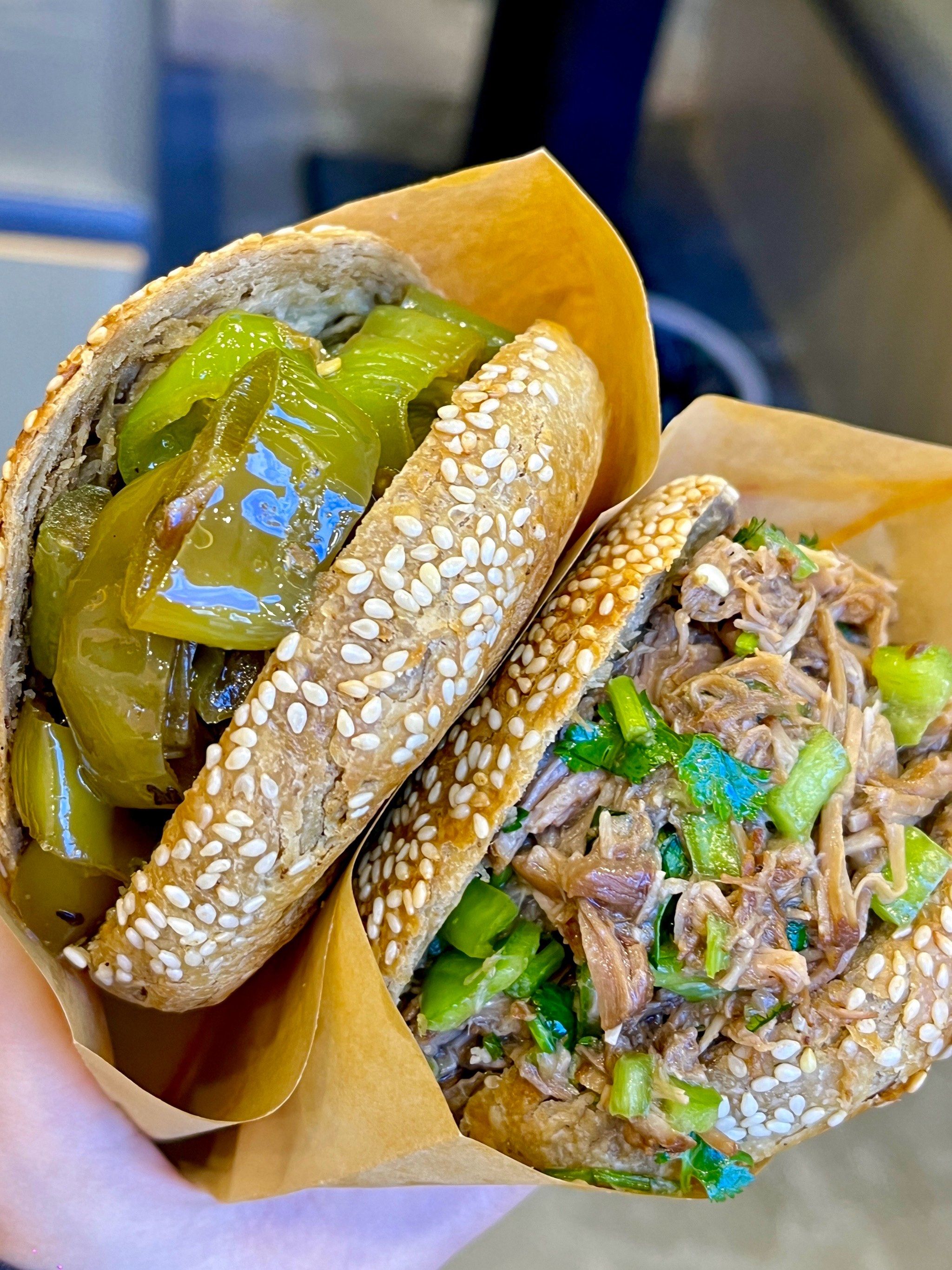 n
#吃货的世界唯有美食不可辜负 #房山美食 #烧饼夹肉