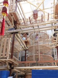 -PIPIKINGDOM皮皮王国欢乐号(欢乐海岸购物中心店)