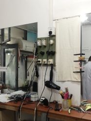 -兰建理发店