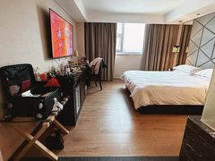 -桔子酒店(上海西藏北路地铁站店)