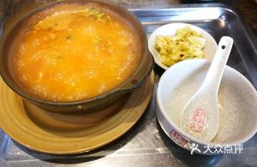 Tomato and Egg Soup Rice in Clay Pot