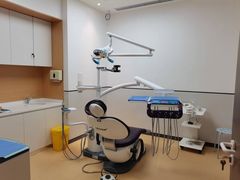 -瑞尔齿科(上海长风大悦城店)