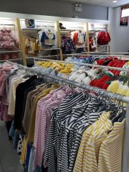 -爱婴室(上海松江景德路店)