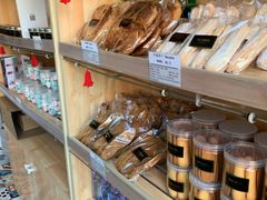 面包甜点陈列柜-老梦面包 CHEZMOREL(三源里店)