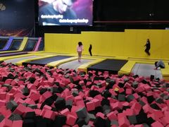 -嘿哟动霸CHUA·新潮玩运动娱乐中心·蹦床滑冰团建乐园