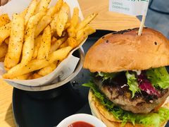 芝心手打牛肉汉堡套餐-龙治汉堡(中华城店)