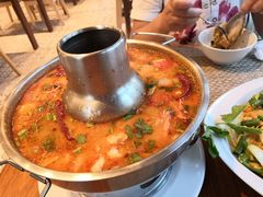 -Chom Cafe and Restaurant