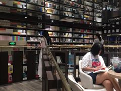 -钟书阁(群光广场店)