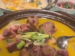 -帅巴人舅母子腊蹄民俗村