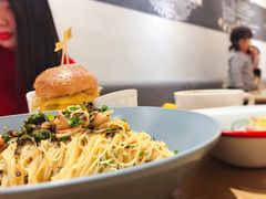 嫩煎澳洲牛肉汉堡-HELLO 27 意面·沙拉·帕尼尼