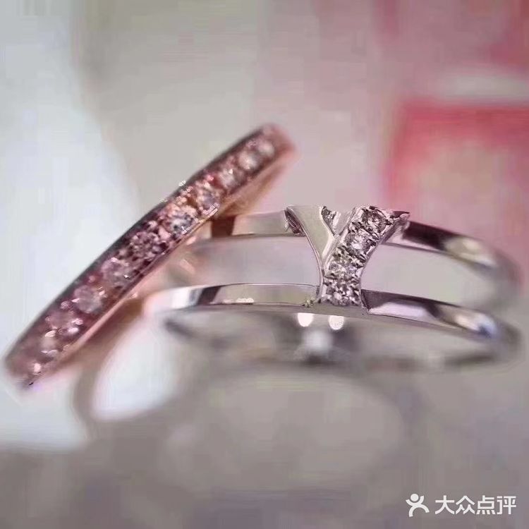 我愿意. 喜欢这款的原因大概是因为特别吧