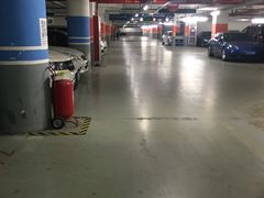 -绿地缤纷城-停车场