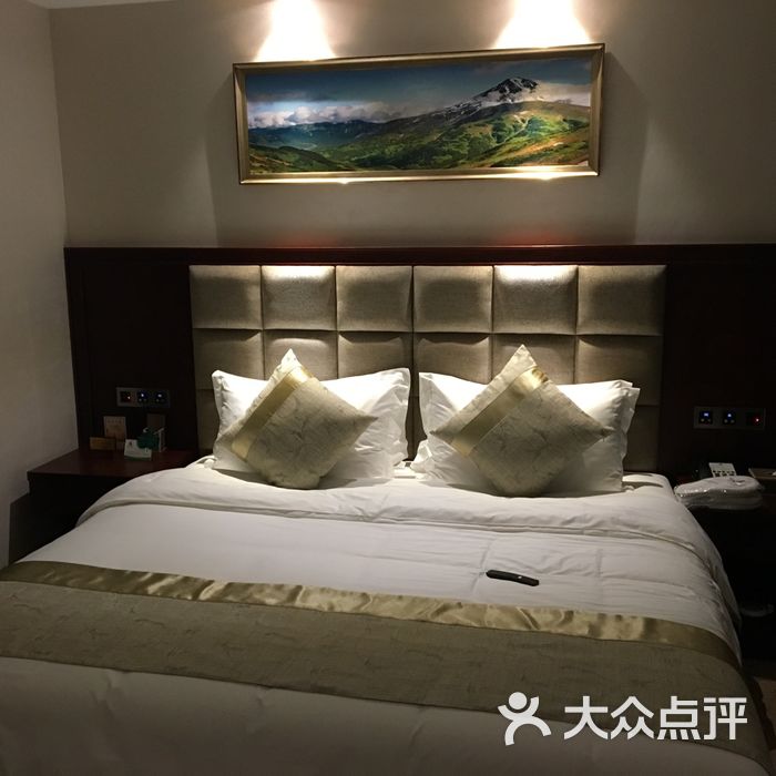 沐川裕和大酒店