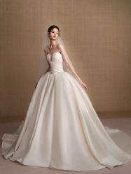 -不晚国际婚纱礼服