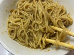 -松树干拌面店