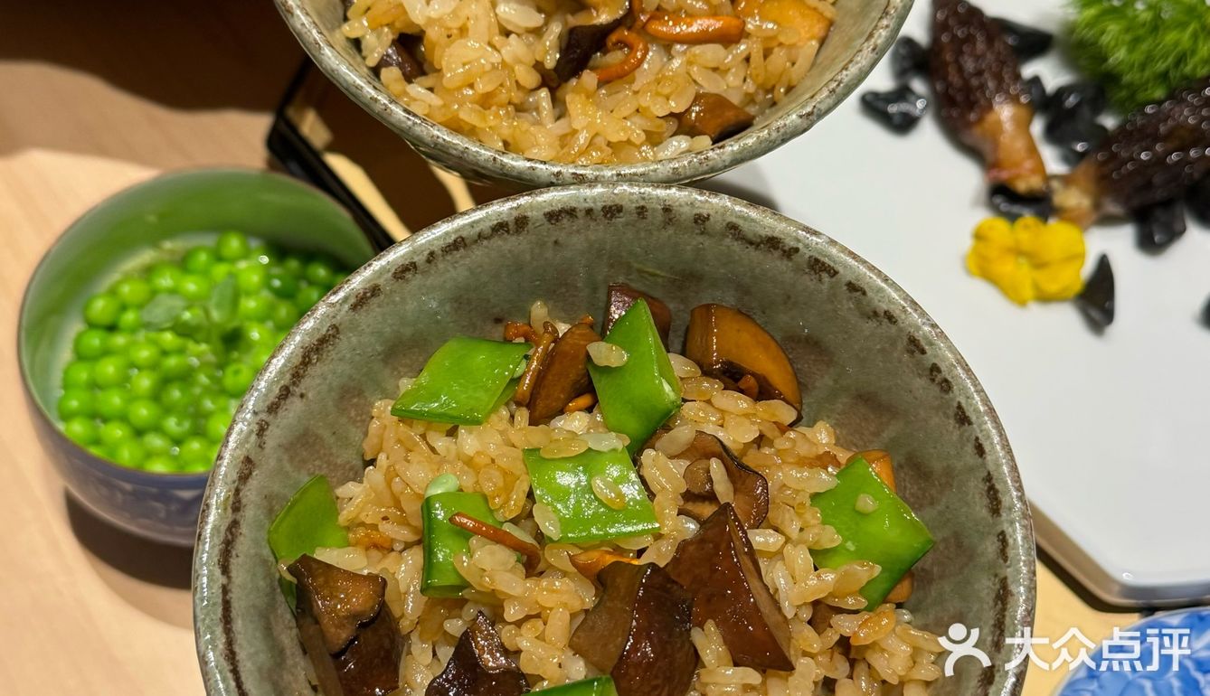 板前和包厢都有，仪式感拉满～- 菌菇釜饭