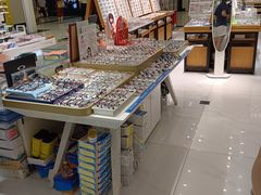 -美式眼镜·授权蔡司.依视路.尼康.豪雅.明月(人民广场店)