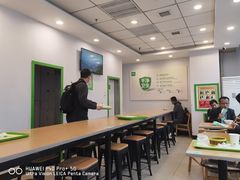 用餐区-老乡鸡(武汉中南梅苑小区地铁站店)