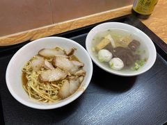 -松树干拌面店