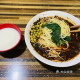夫妻俩在这里做面多年，食客大多是附近的街坊邻居